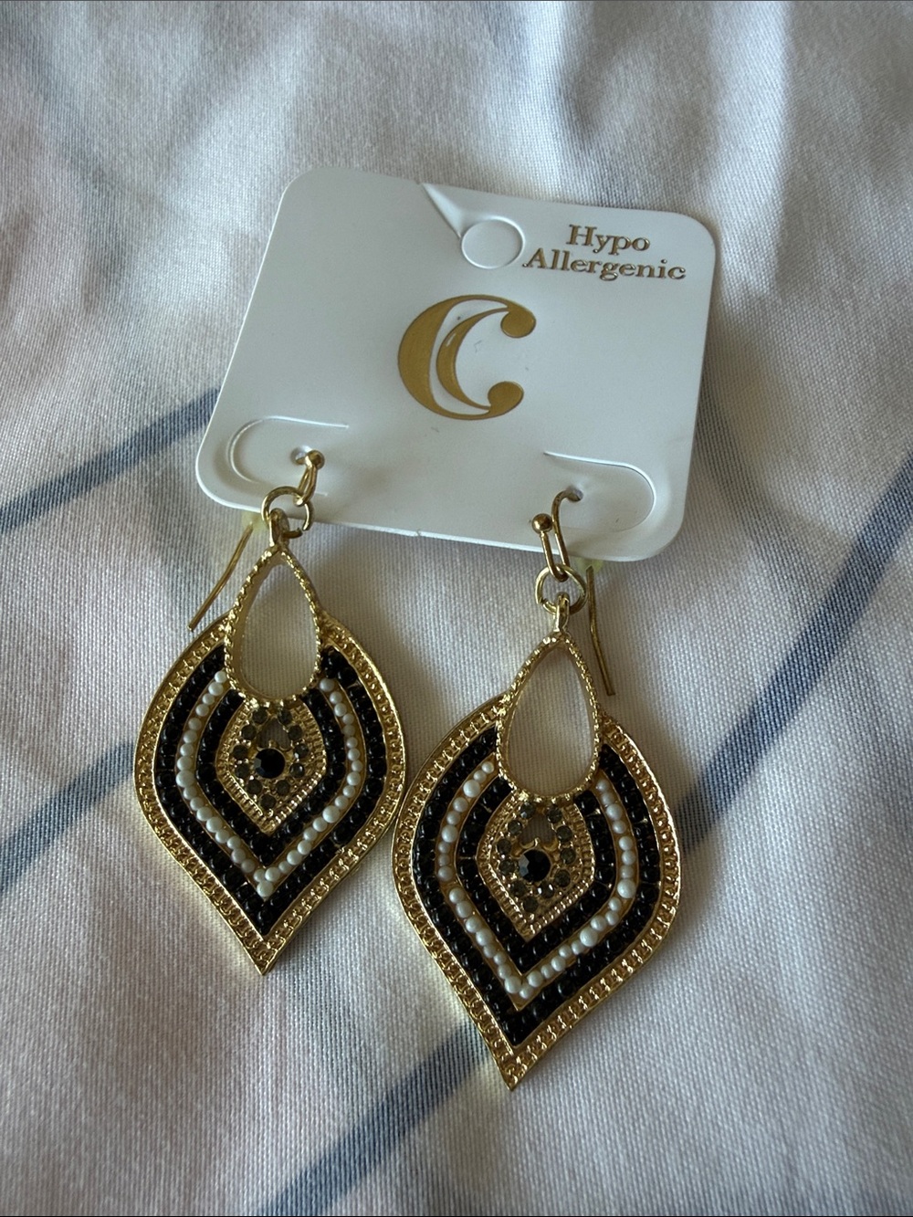Hypoallergenic Gold tone and Black Teardrop Beaded Earrings